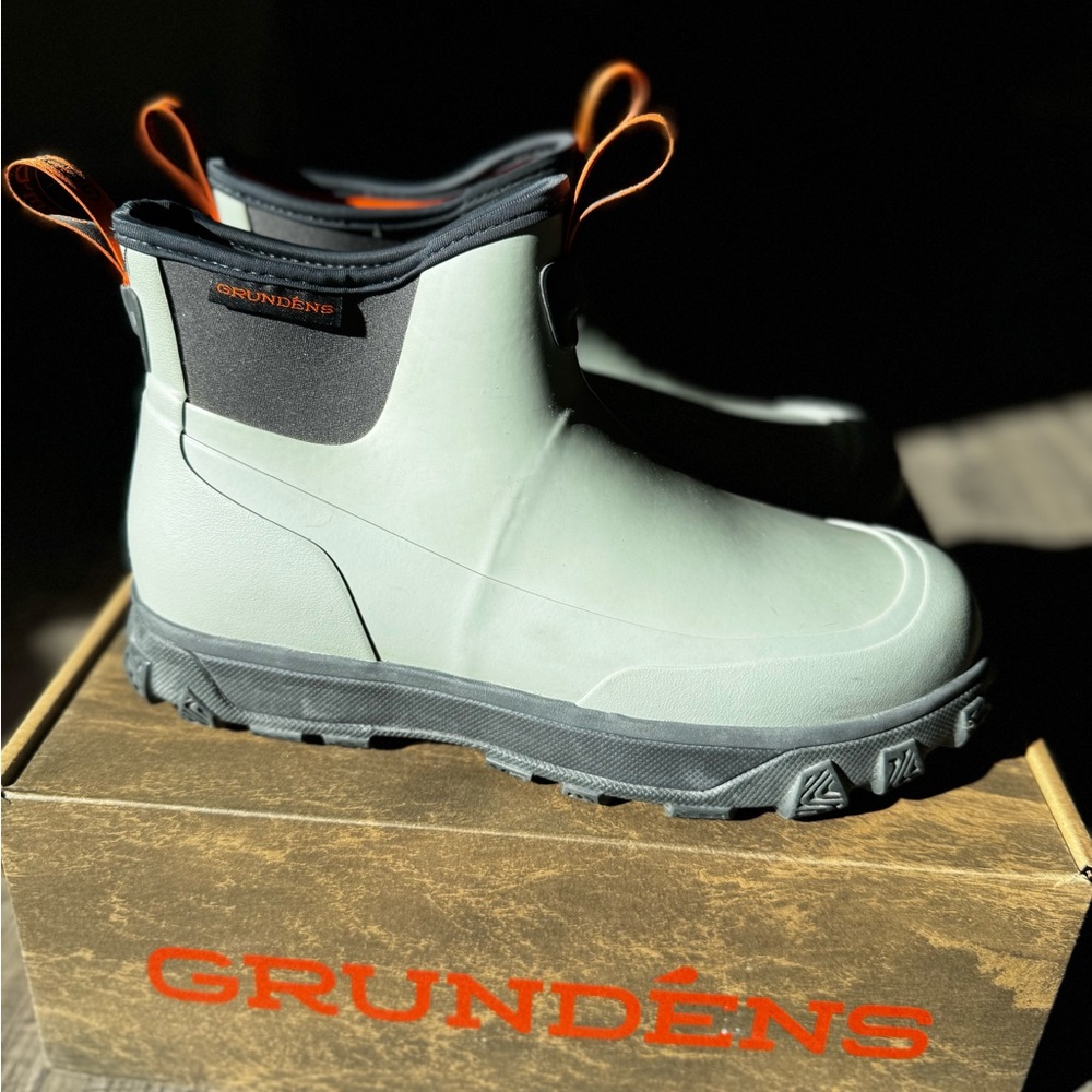 Grundens men’s deviation boot size 9